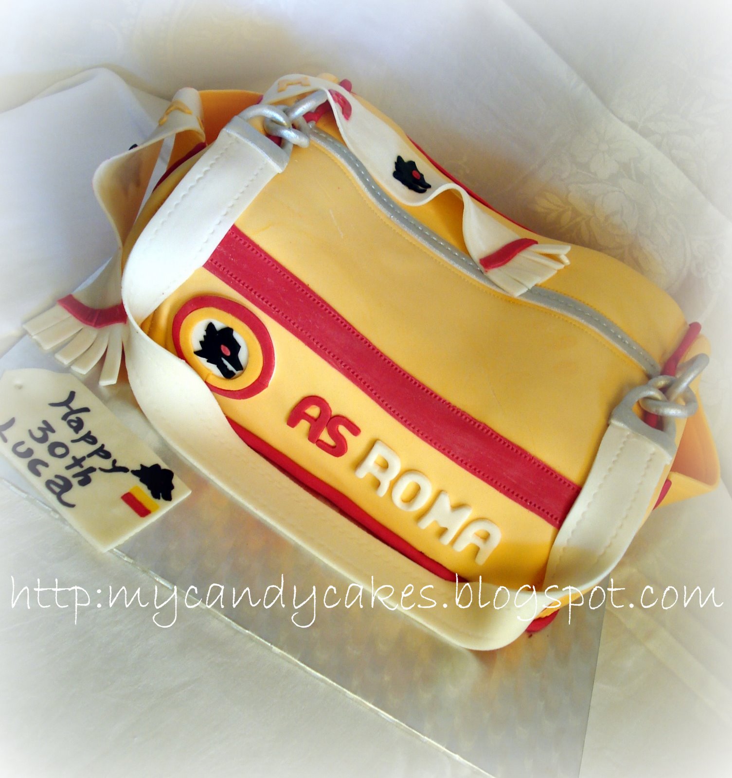 my candy cakes: Sport bag AS Roma cake - Torta borsone calcio