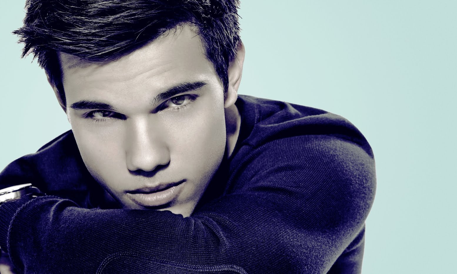 http://2.bp.blogspot.com/-otGCmthdQ6o/Tad42IxUxMI/AAAAAAAAArU/Ej7DZ_0_tqs/s1600/Taylor_Lautner_Headshot_SNL.jpg