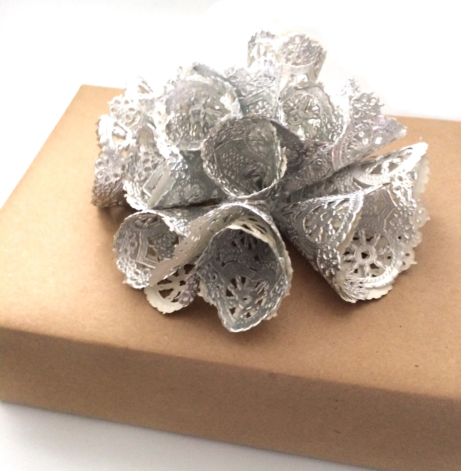 DIY holiday gift bows