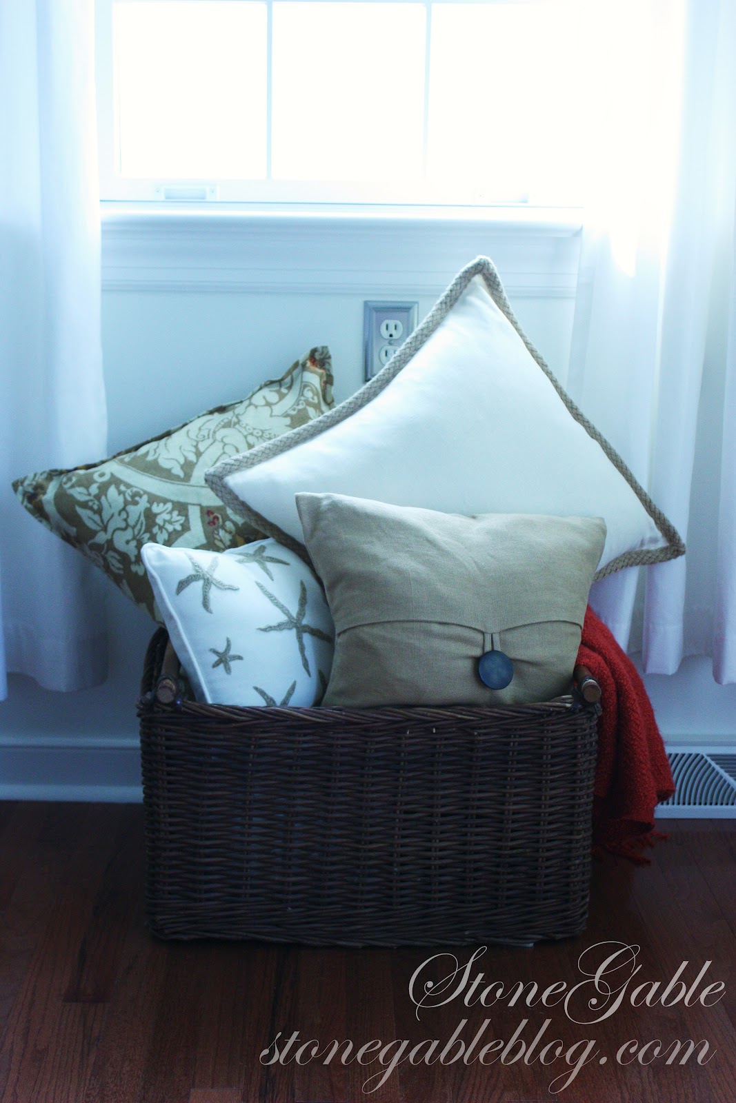 PILLOW BASKET StoneGable