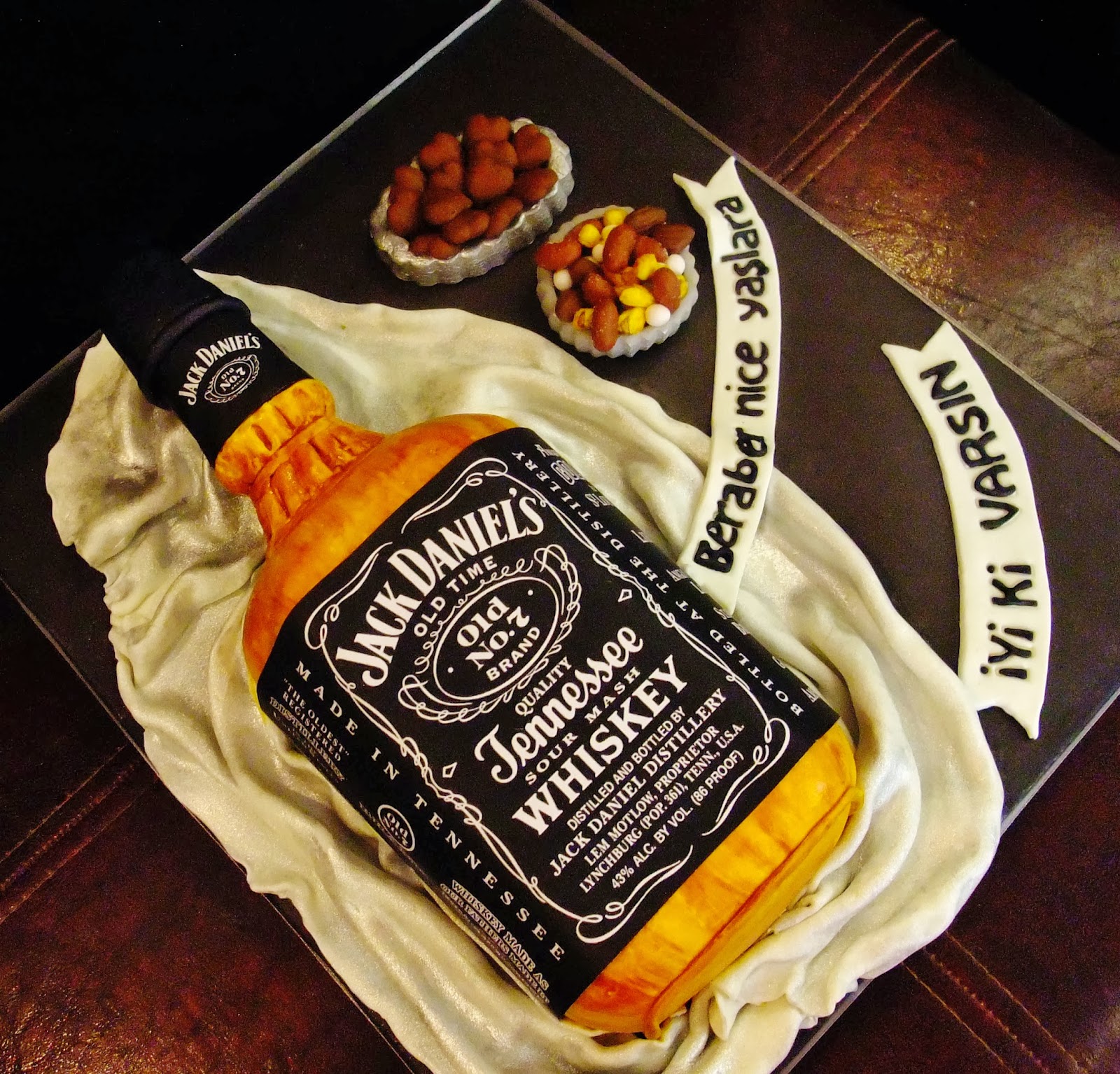 İpek Butik Pasta ,Çikolata ve Kurabiye Jack Danıel�s pastası