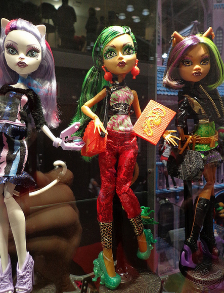 My toys,loves and fashions: Monster High - Um novo começo