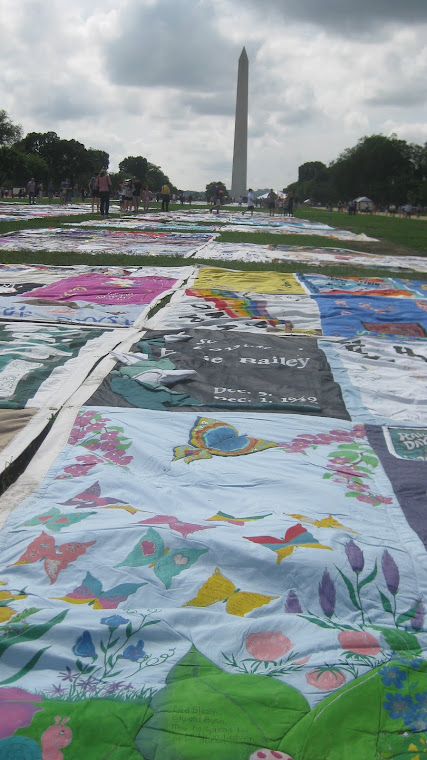Exposition de patchworks en hommage aux morts du Sida sur le Mall a washington