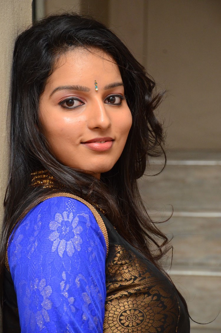 Malayalam movie actress photo gallery | Wallpapers | Kerala News Movie