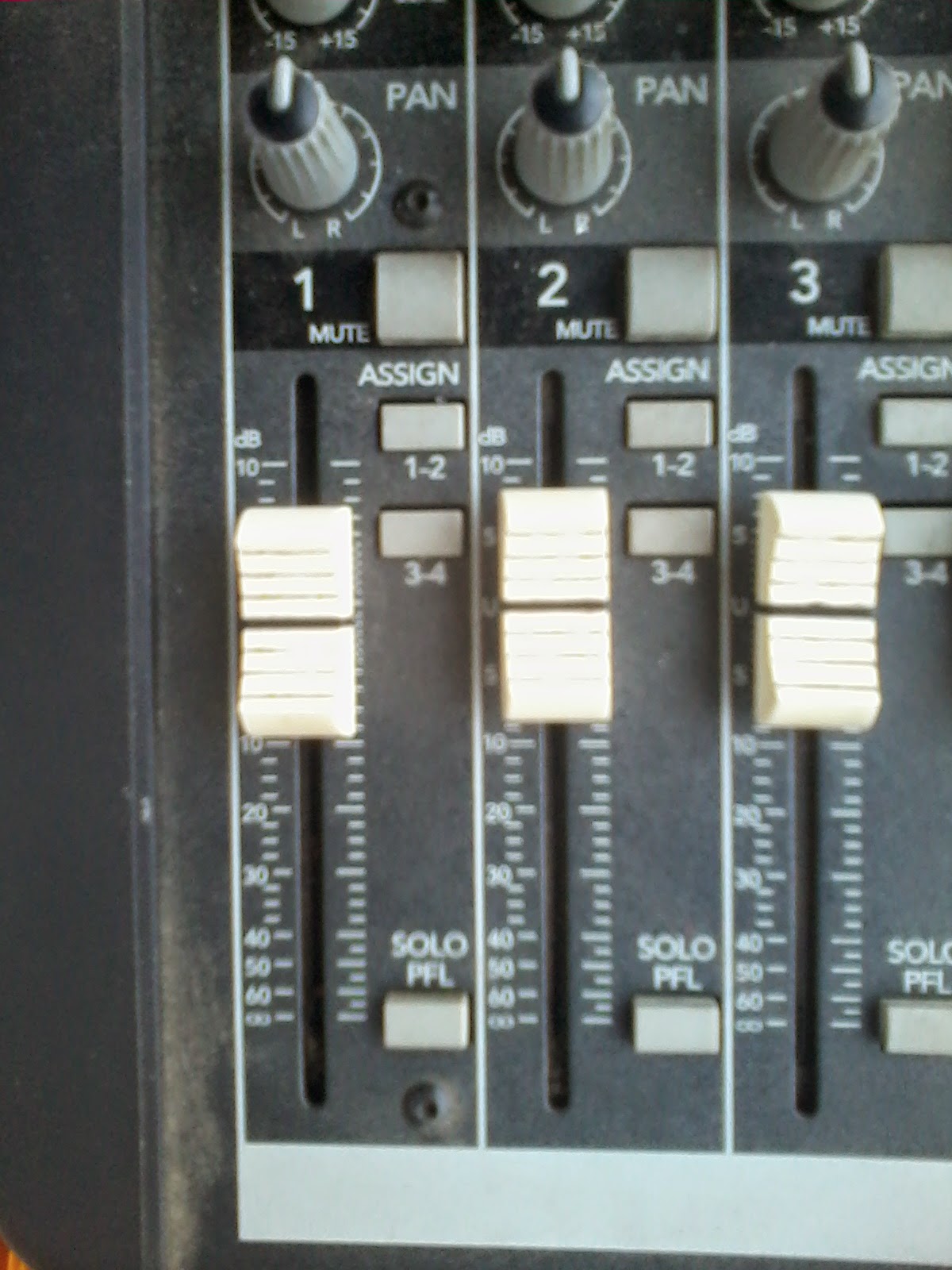 Pengenalan dan Fungsi Fasilitas pada Mixer Sound System Harga Speaker