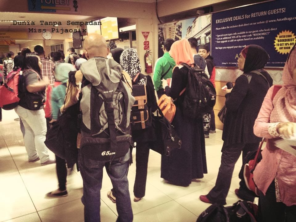 dunia tanpa sempadan Apa yang aku boleh gambarkan, satu pengalaman yang betul-betul mencabar, sakit kepala, muntah, sakit pinggang, emosi tah apa-apa - ini semua benda yang kena hadap. dunia tanpa sempadan Apa yang aku boleh gambarkan, satu pengalaman yang betul-betul mencabar, sakit kepala, muntah, sakit pinggang, emosi tah apa-apa - ini semua benda yang kena hadap.