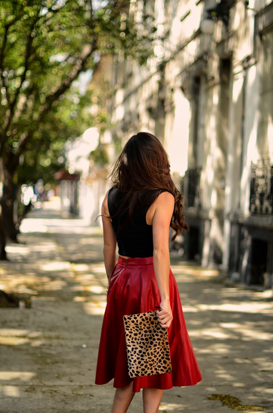 Red leather midi skirt. MODA CAPITAL