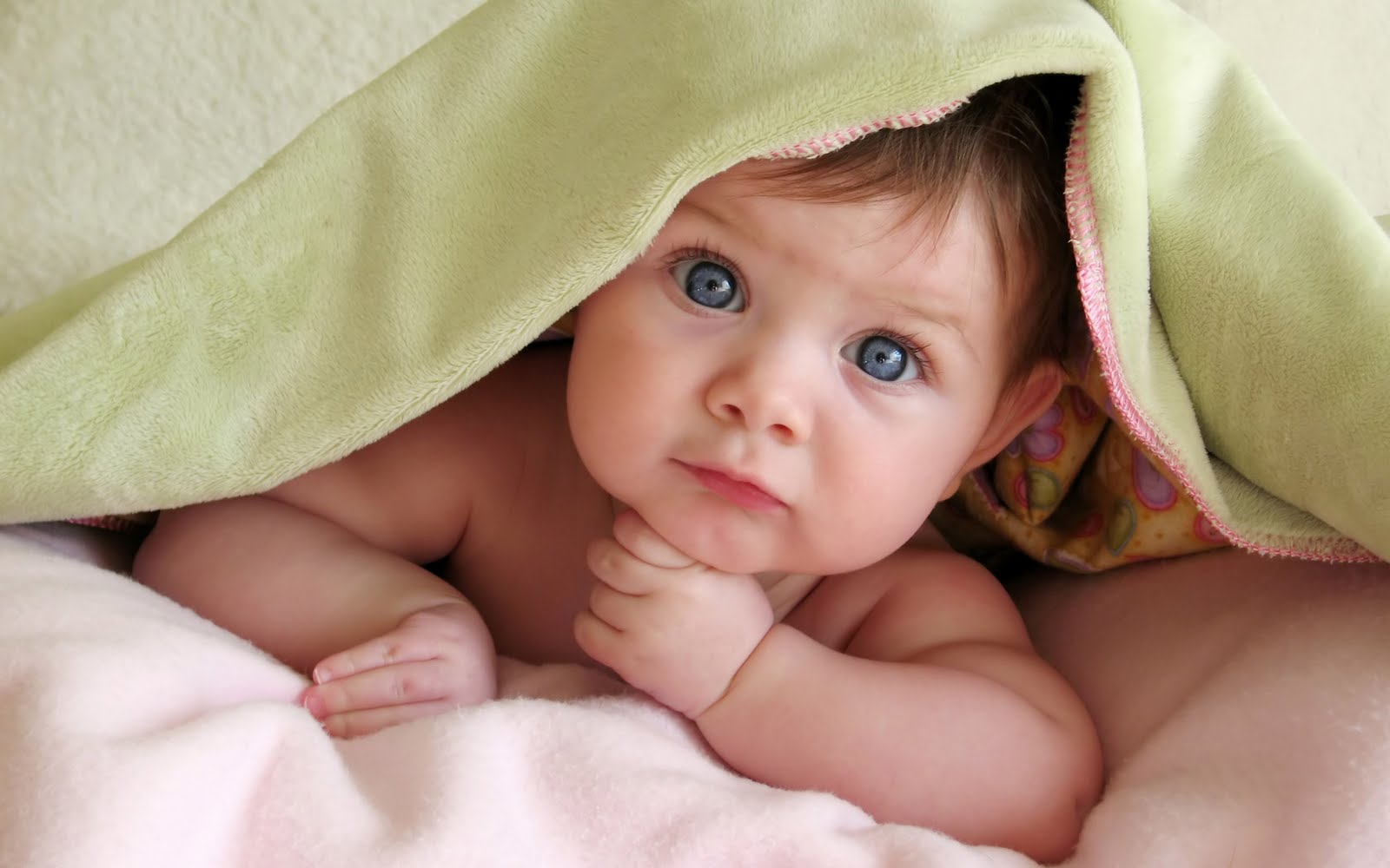 http://2.bp.blogspot.com/-p2y1reQ5NS4/Ten8acWNhnI/AAAAAAAAAxg/jBdGs7EA7zo/s1600/cute-babies-wallpaper-06.jpg