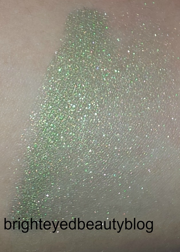 Swatch of Napoleon Perdis Loose Eye Dust in 19