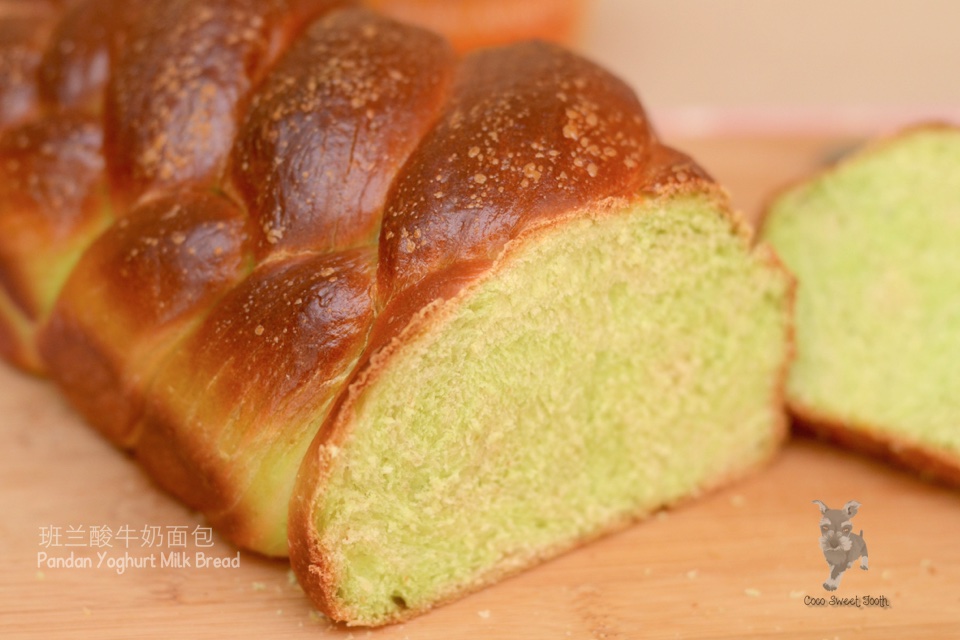 Coco's Sweet Tooth...The Furry Bakers 班兰酸牛奶面包 Sweet Pandan Yoghurt