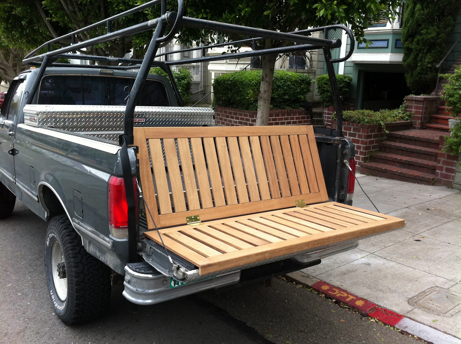 AM CUSTOM Truck Tailgate Bench