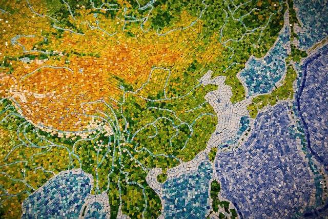 English artist Chris Chamberlain has completed his ambition to build a large scale mosaic of the world using hundreds of thousands of tiny, twinkling pieces of glass. He used 300,000 hand-cut squared shape stained glass; 1,238 jewels totalling 260 carats; over 6,900 internal LED lights; and 80,000 pieces of glass.