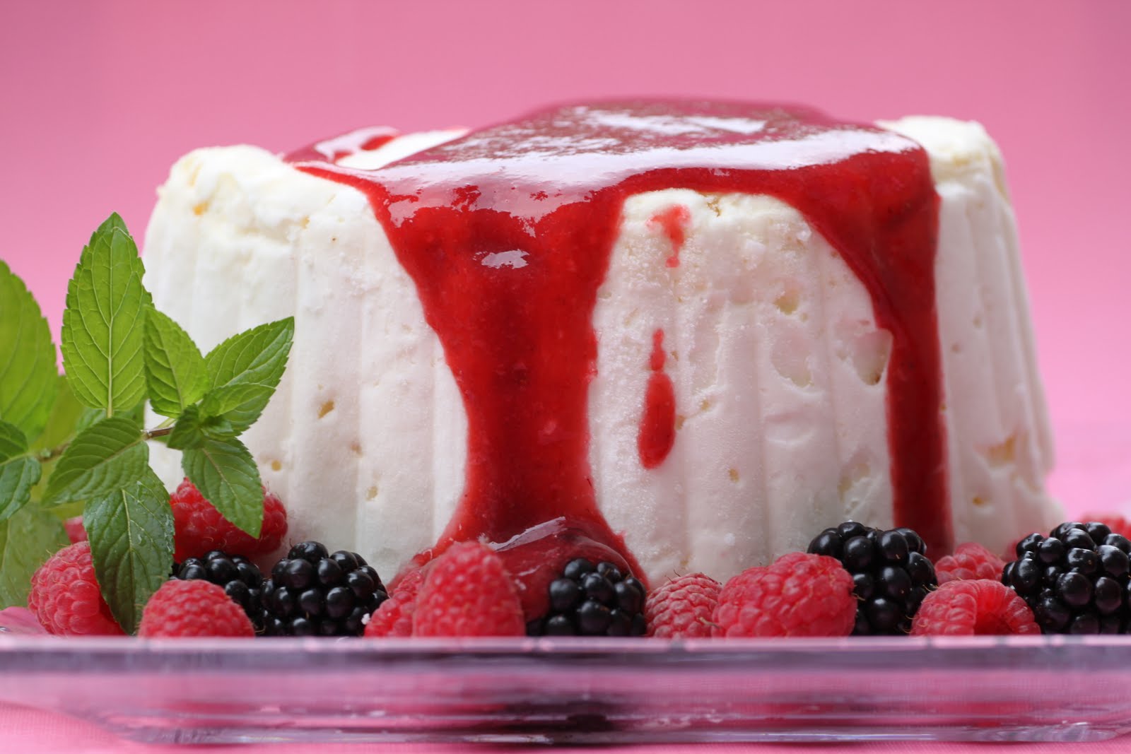 Pots and Frills Frozen Meringues and Berries Dessert