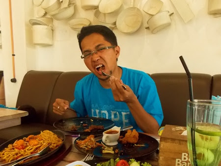 Balada Food Blogger Ala-Ala