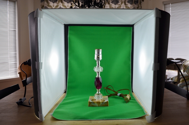 Woman in Real LifeThe Art of the Everyday Photo Studio in a Box