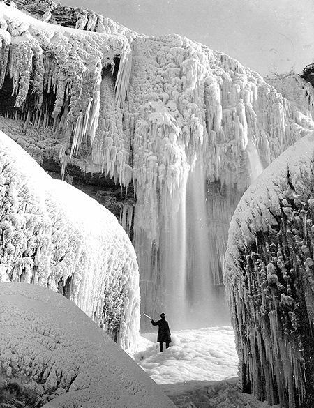 This is What Niagara Falls Looked Like  in 1900 