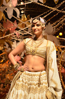 Sonam Kapoor's Sizzling walks the ramp for Rohit Bal at IBFW 2013