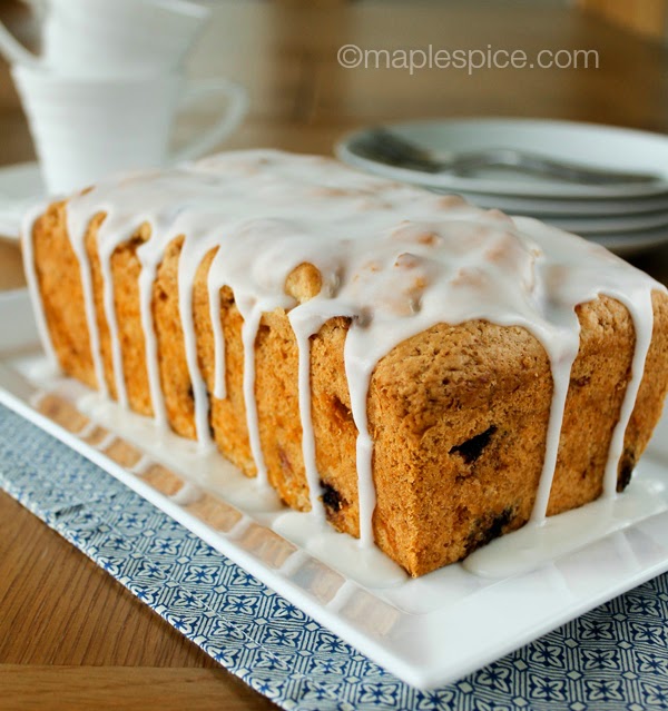 Blackberry & Apple Almond Loaf Cake. Vegan recipe.