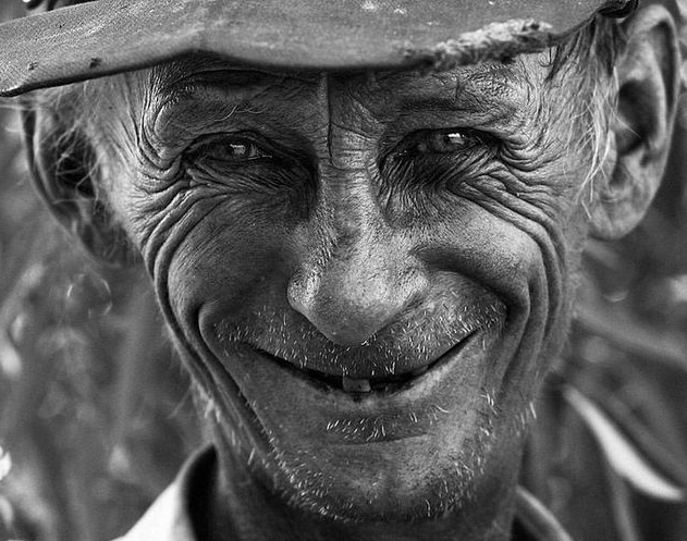 Una Sonrisa es Alegria - Página 4 Moises+Mansur+(Anciano)