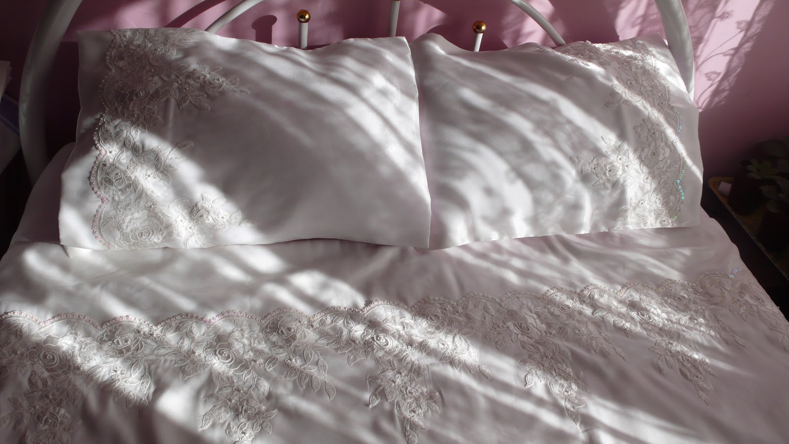 Buse�nin İplerle Masalı..) Saten Fransız Güpürlü Yatak Örtüsü