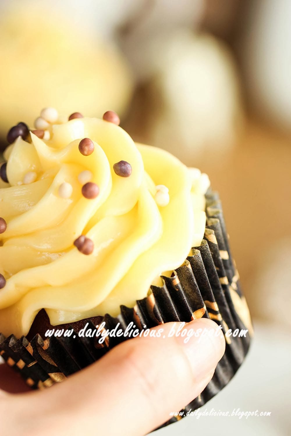 dailydelicious: Low Calorie Chocolate cupcake with Vanilla buttercream