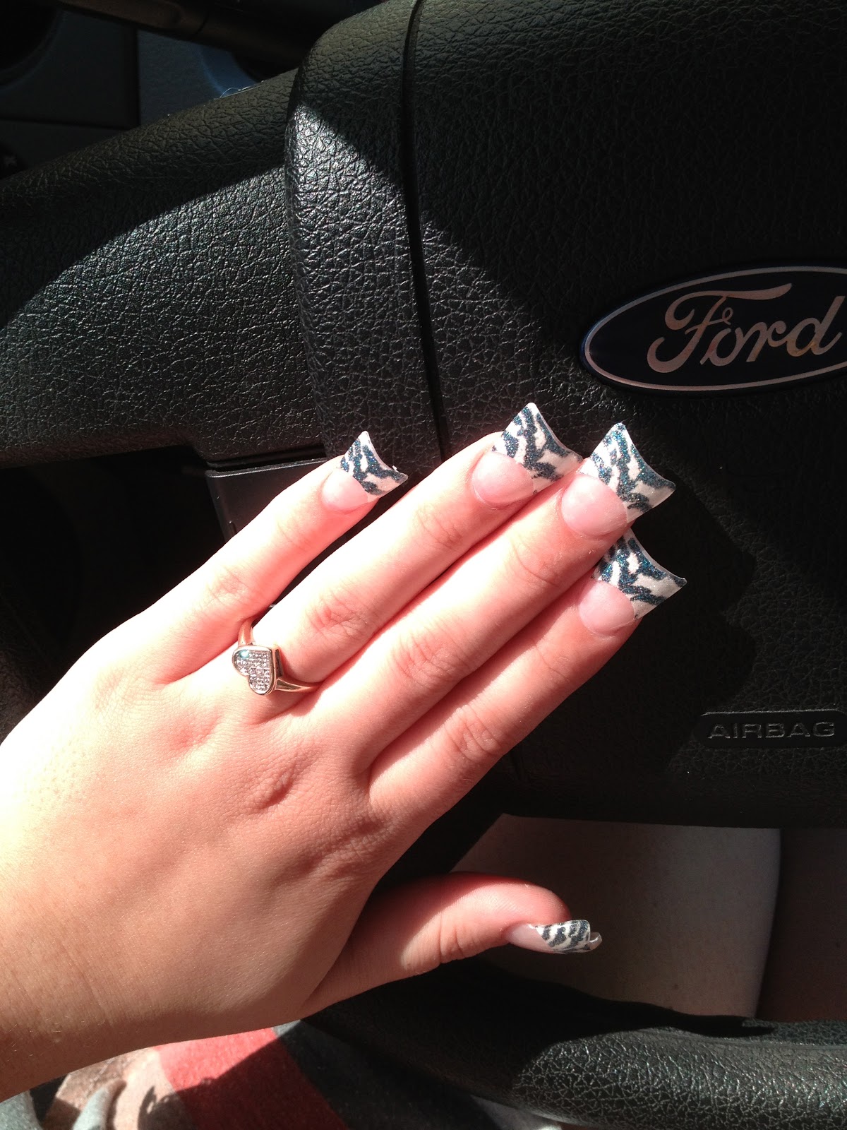 Terribly Haute Beauty: FLARE NAILS