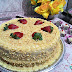 Bolo branco com morangos