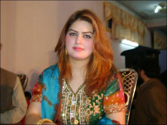 Girly Things : Singer Ghazala Javed