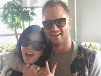 Syahrini Bermesraan Dengan DJ Jeffrey 'Dash Berlin' Syahrini Bermesraan Dengan DJ Jeffrey 'Dash Berlin'