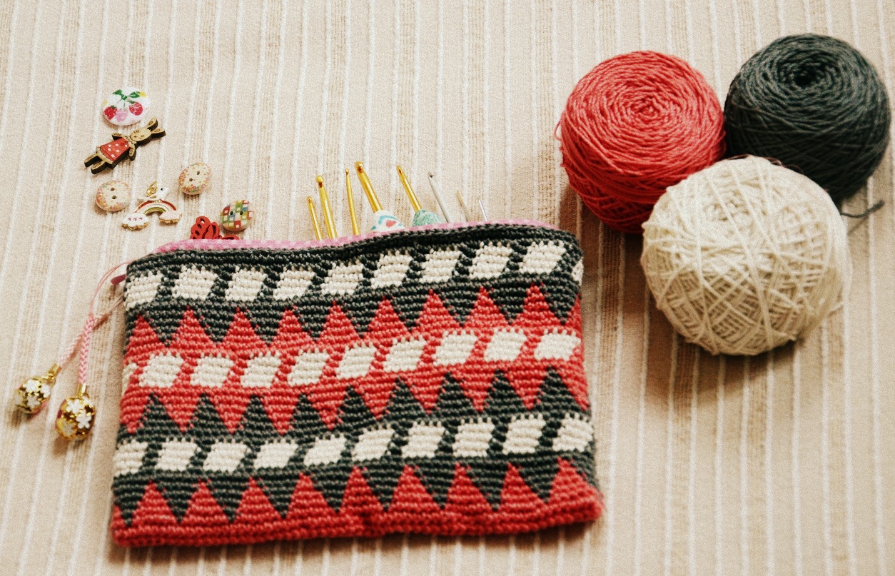 Diaper Mum Tapestry Crochet Fascination A pouch