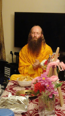 Kripaluji Maharaj's disciple, Swamiji, delivering discourses and kirtan in New York