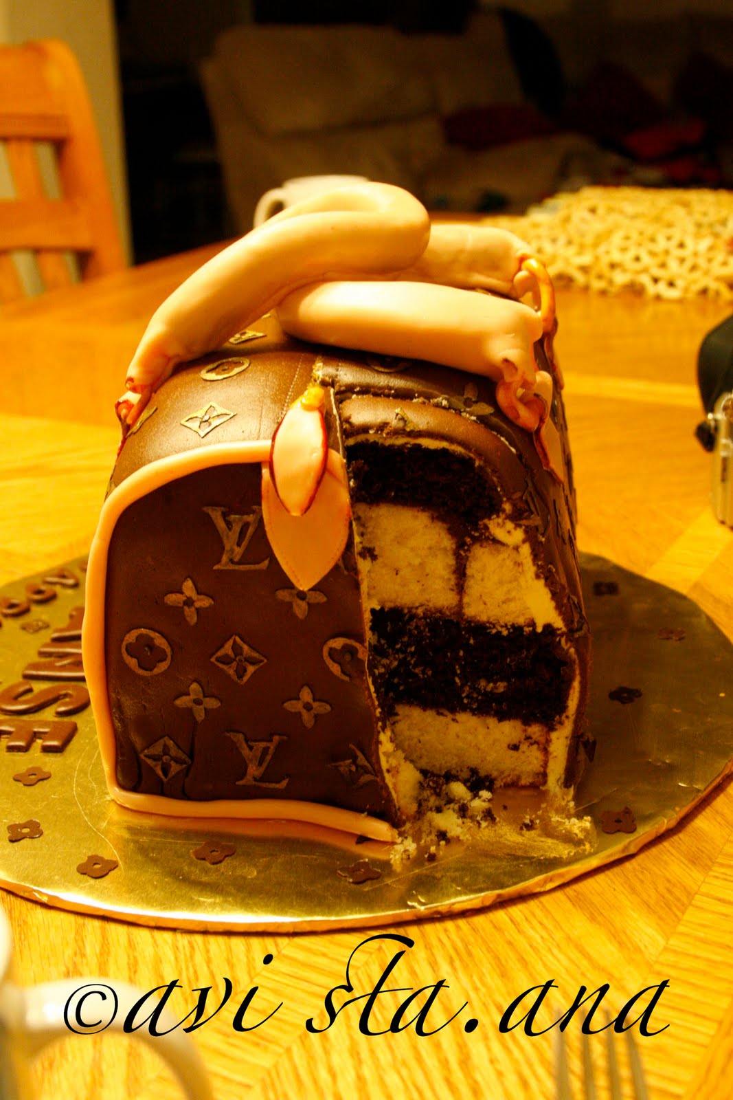 Say It With Sugar Cake Shop - Louis Vuitton Fondant purse topper