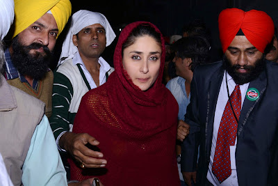 Bollywood, Actress, Kareena Kapoor, Golden Temple, India, Amritsar, Film, Celebrities, Hindu, Saif Ali Khan, Sikh, Showbiz, 