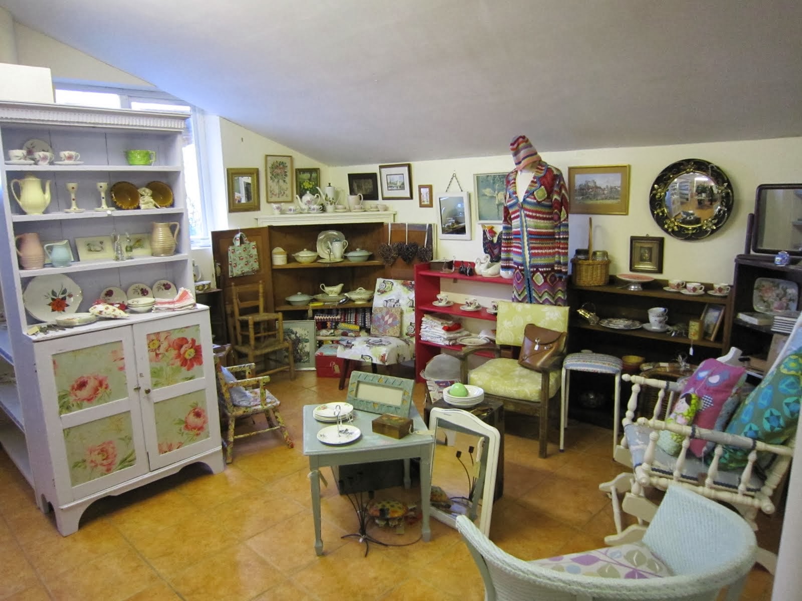 Vintage Tea Time Lovely Farm / Vintage shop near Ludlow............