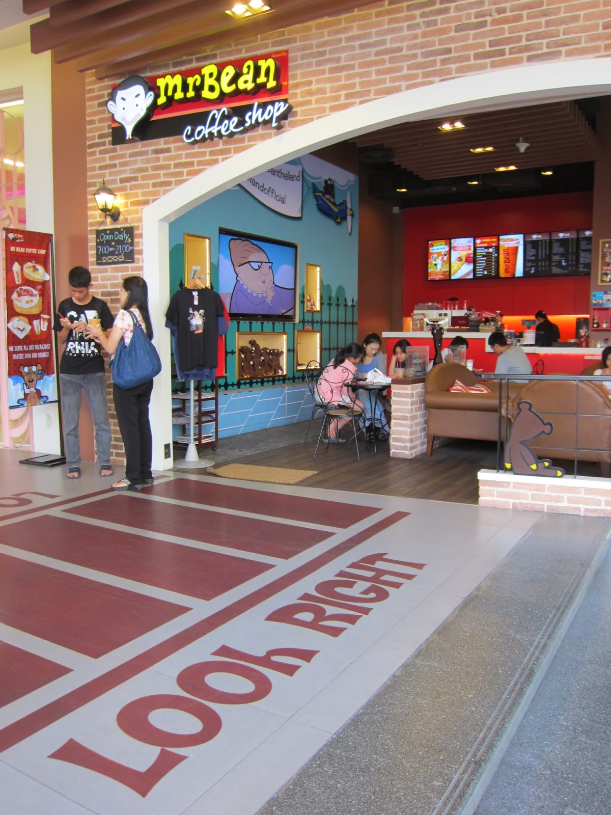 LoLoEatable Mr. Bean Coffee Shop where you can be with your favourite