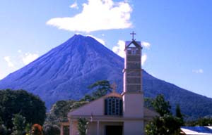 Volcán Arenal: El Dios del Fuego