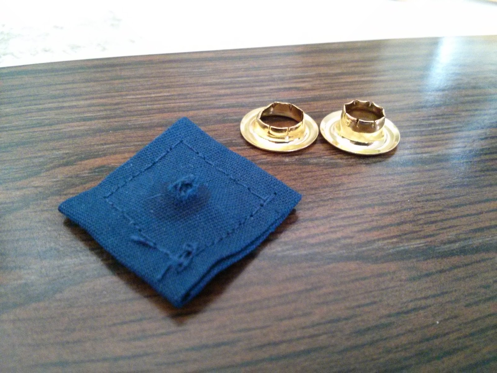 kardemum How to Set a Grommet in Clothing