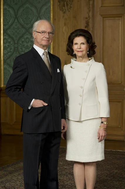 The Swedish Royal Court has released new official photos of King Carl Gustaf and Queen Silvia 