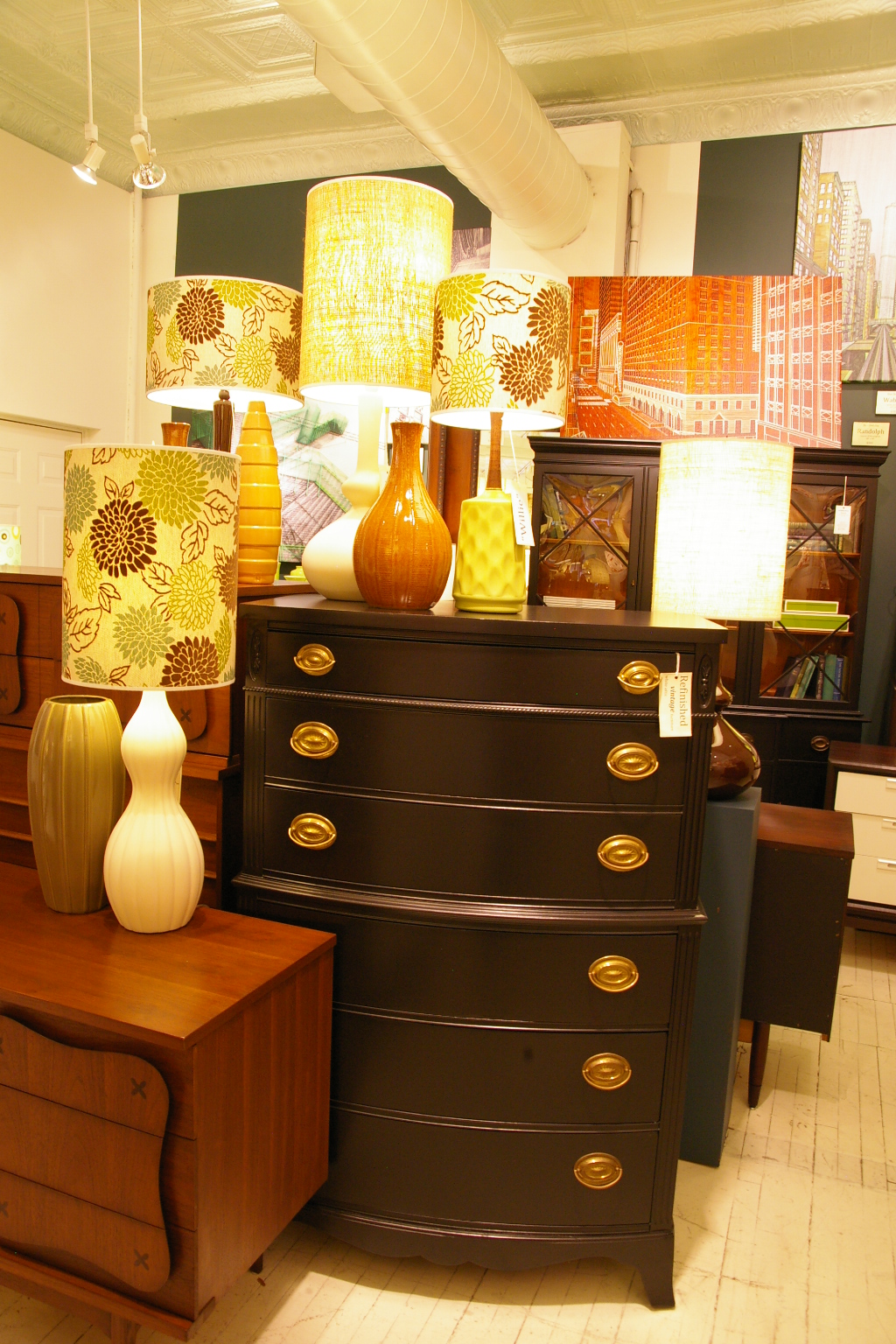 Mix and Chic The Inside Scoop Furniture Store (The White Attic) in Chicago, Illinois.