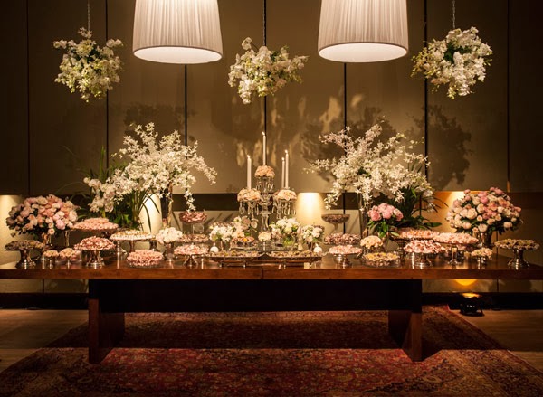 decoracao branca e dourada para casamento: das almofadas deram um charme e quebraram a decor totalmente branca decoracao branca e dourada para casamento: das almofadas deram um charme e quebraram a decor totalmente branca