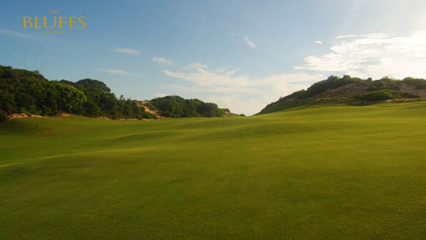 The Bluffs Golf Course @ Ho Tram Strip
