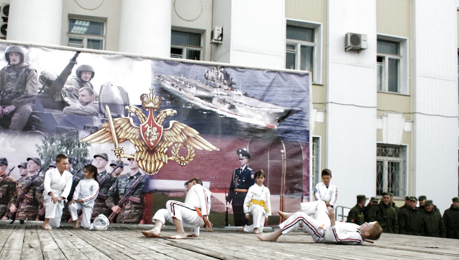 Показательные выступления каратистов (дети)