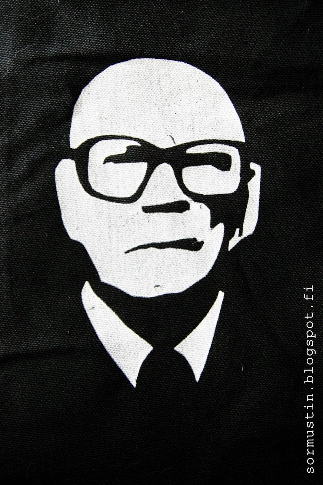 KannustuspaitaKekkonen sormustin