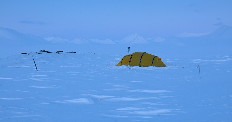 telk liustikul Teravmägedel, tent on glacier