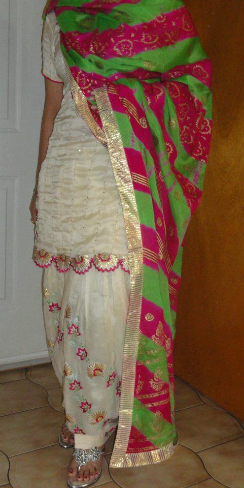 reet boutique: lehriya dupatta suit