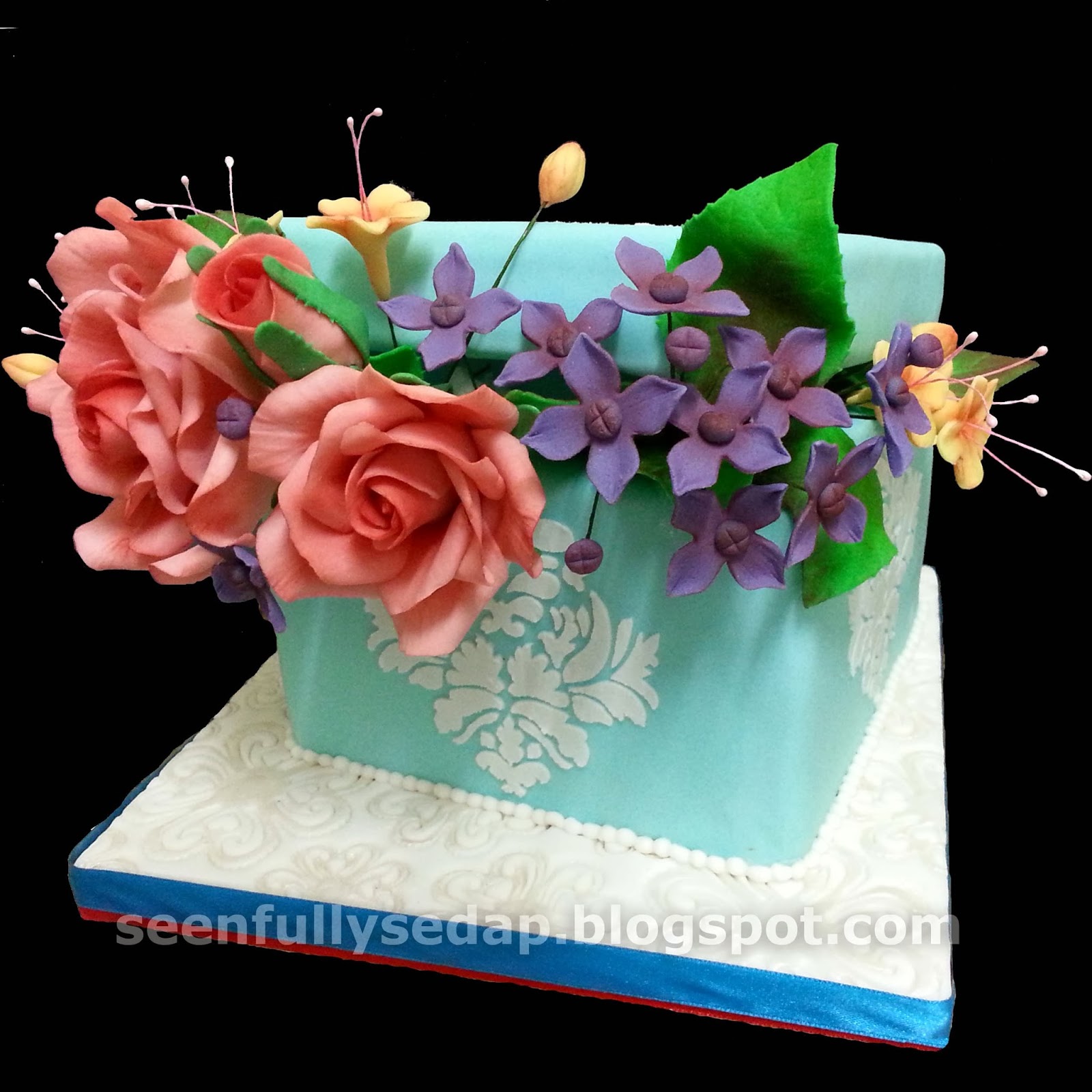 Seenfully Sedap Flower Box Cake