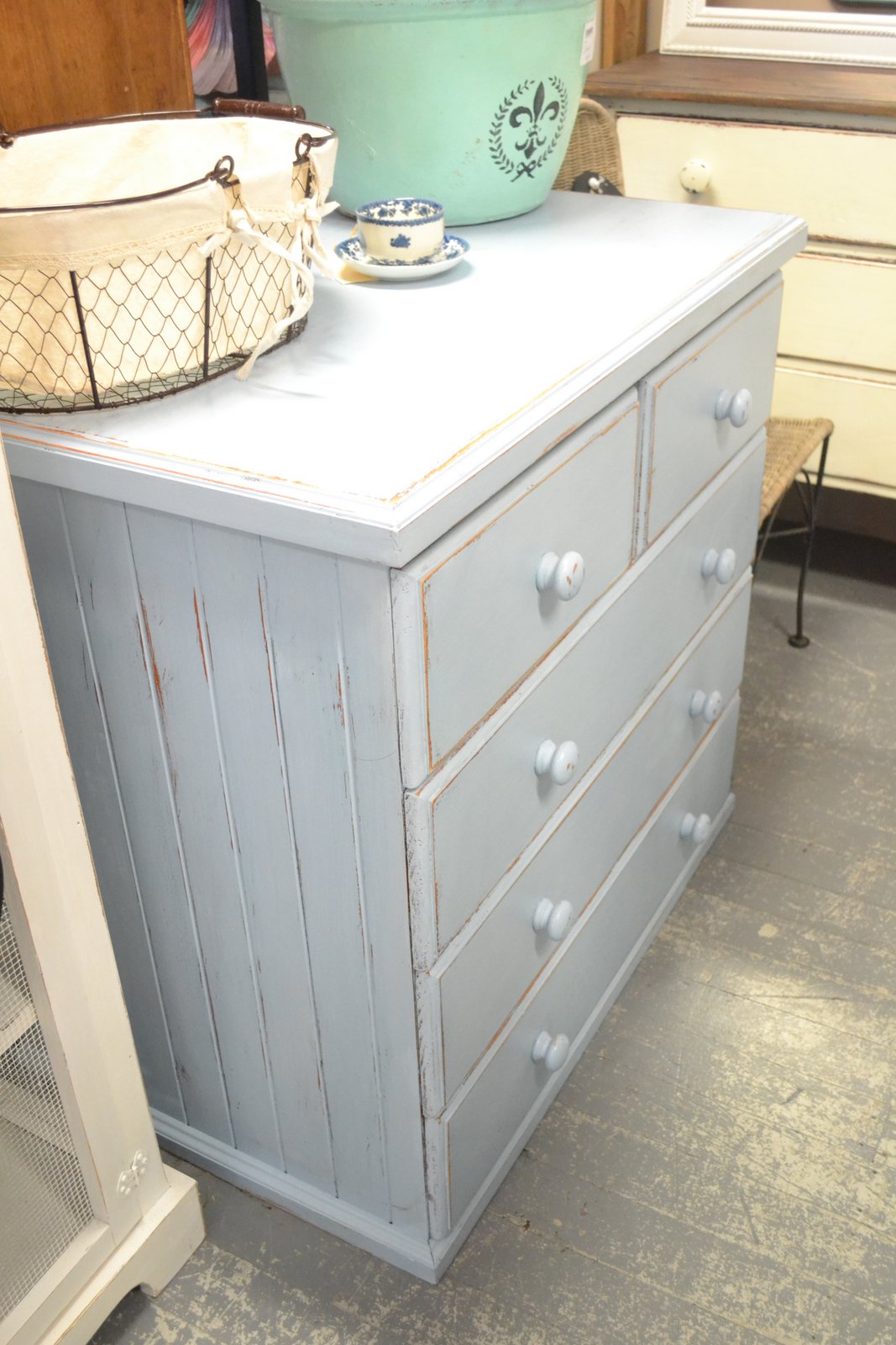 Chalk Paint(tm) Available Today In store and OnLine Paint Me White