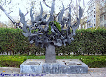 האנדרטה לזכר 50,000 קורבנות השואה מסלוניקי במרכזה הזר שהונח ע"י המשלחת "מחיפה לסלוניקי 2014"
