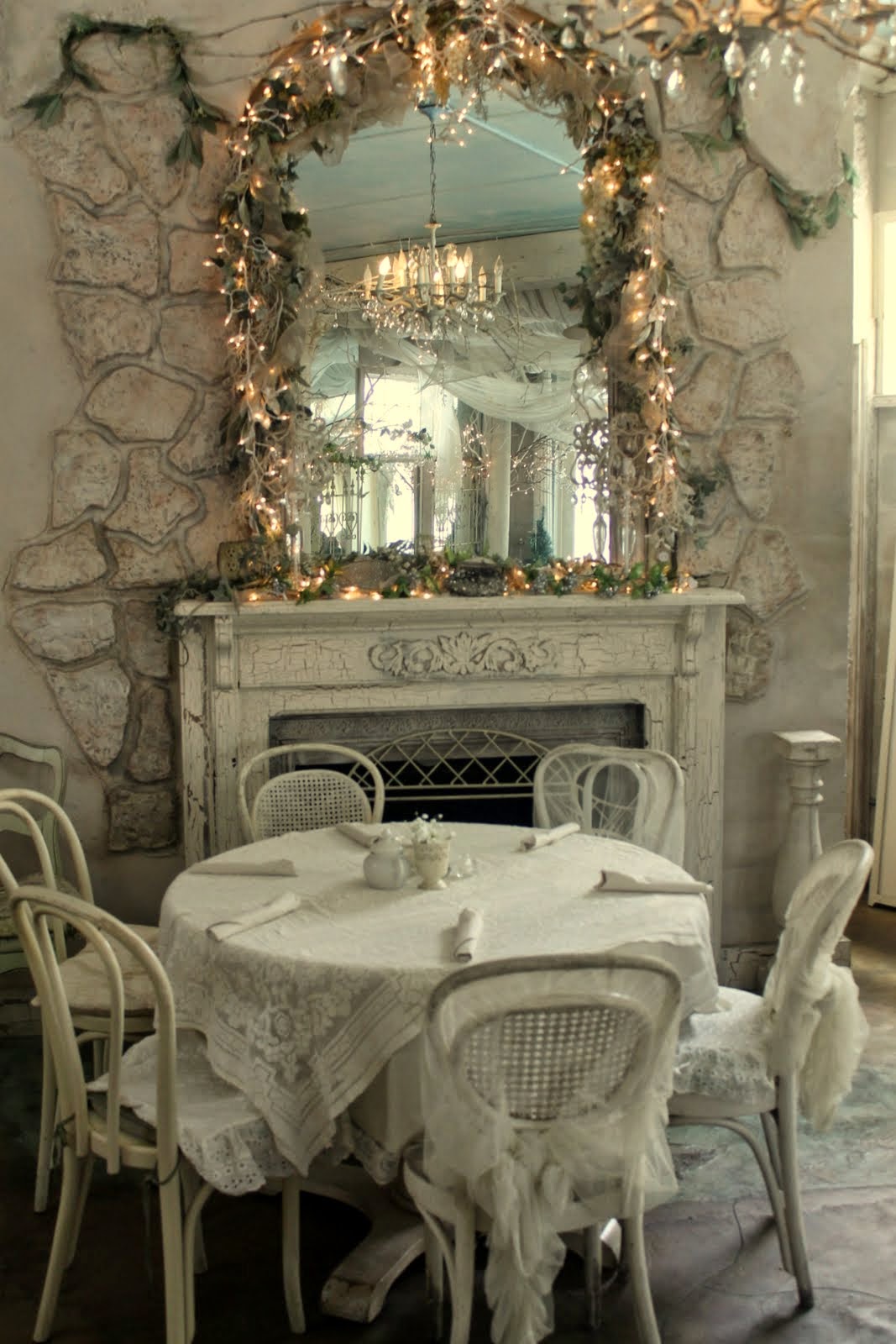Aiken House & Gardens: Shabby Chic Romantic Tea Room