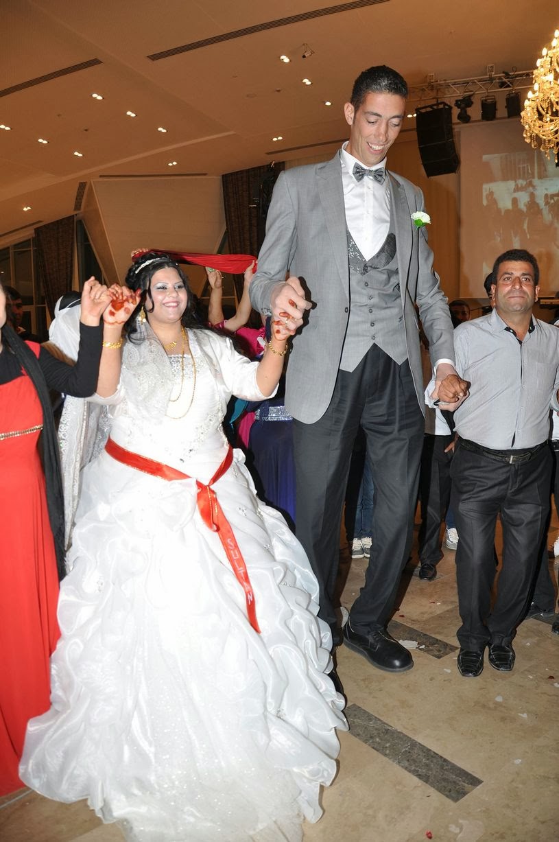 The tallest man in the world got married The tallest man in the world got married